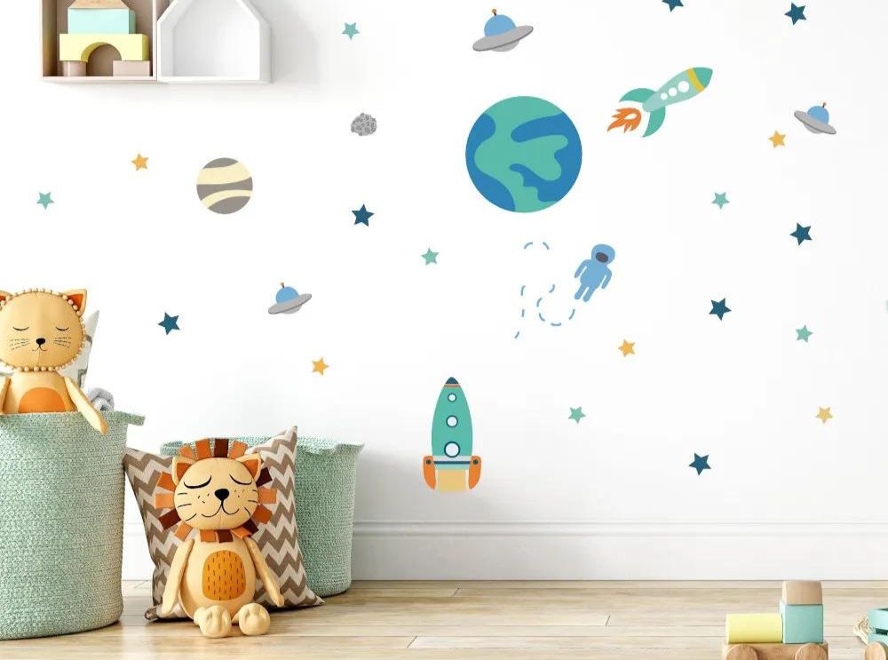 Do-it-yourself: tipps zur anbringung von großen wandtattoos im kinderzimmer 3 Wandsticker glatt streichen