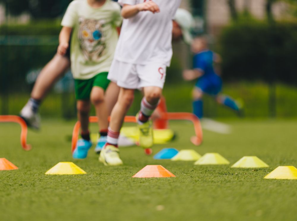 Gesunde kids – starke kids: warum bewegung so wichtig ist 2 Kinder laufen und sind aktiv