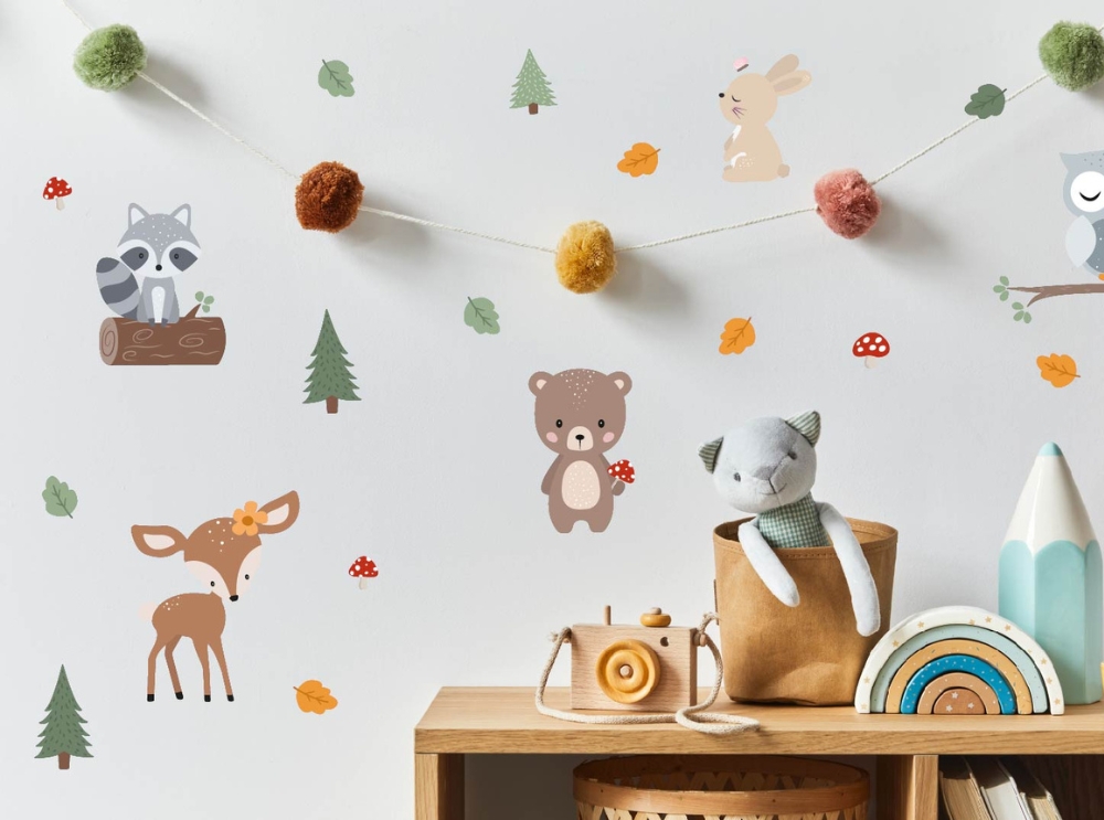 Vorher-nachher: umgestaltungen einer kinderzimmerwand mit wandtattoos 3 Lama wandsticker an der kinderzimmerwand