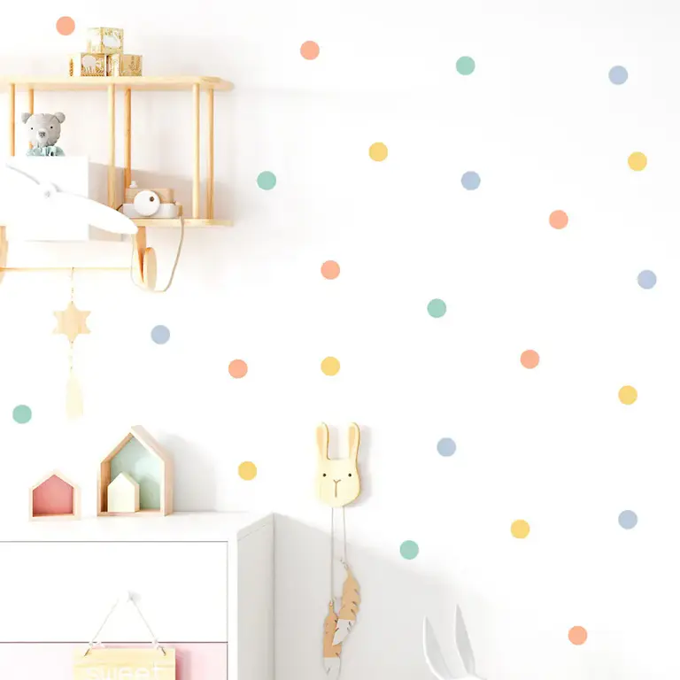 Bunte Punkte Wandsticker im Kinderzimmer