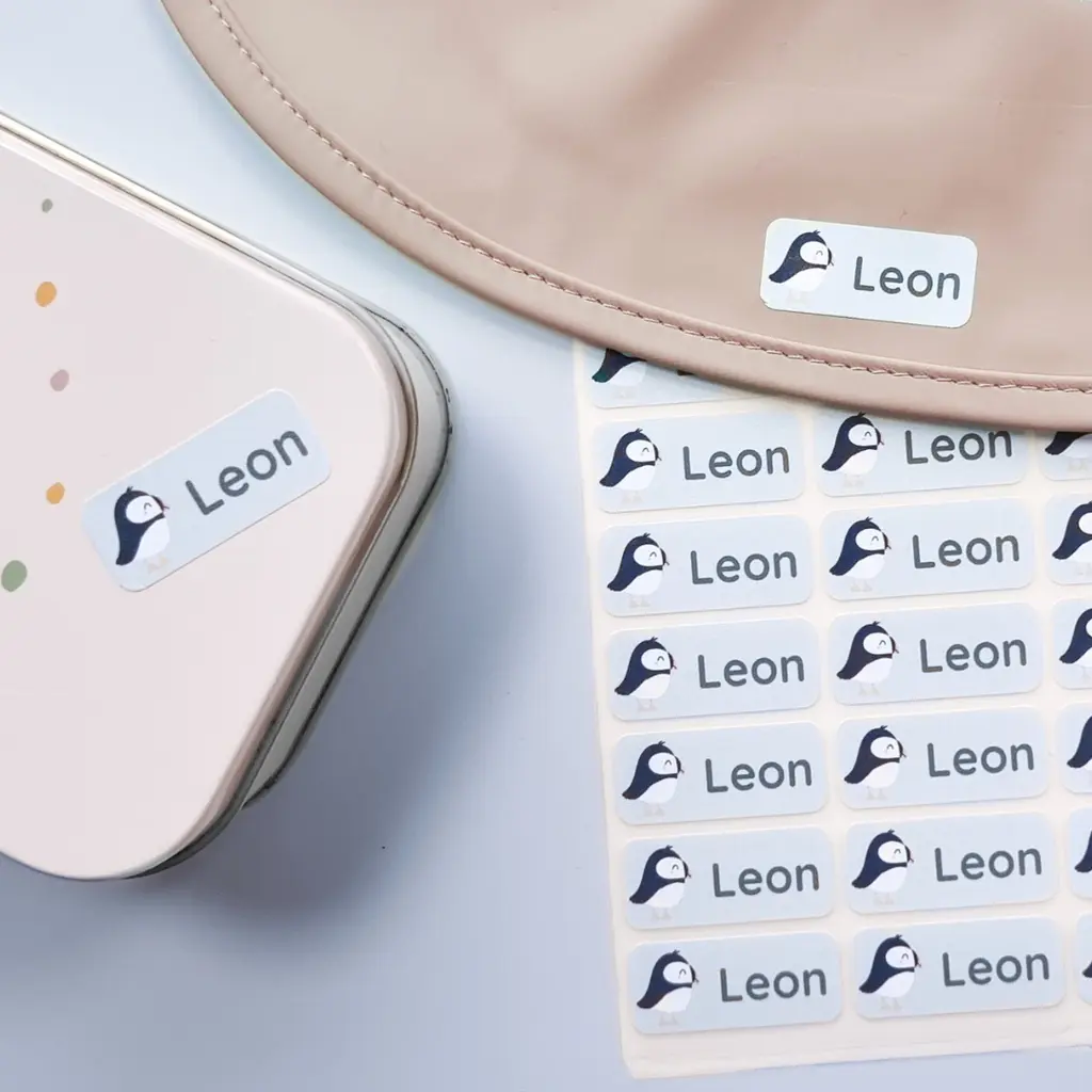 Namensaufkleber oder stempel – was ist besser für kita und schule? 4 Personalisierte brotdose und lätzchen mit namensaufklebern